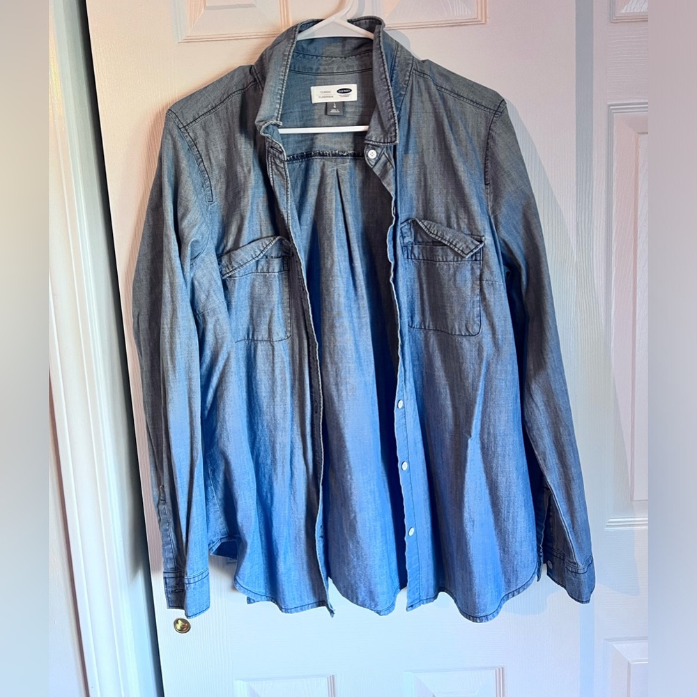 Women’s denim old navy long sleeve top. Size Large.